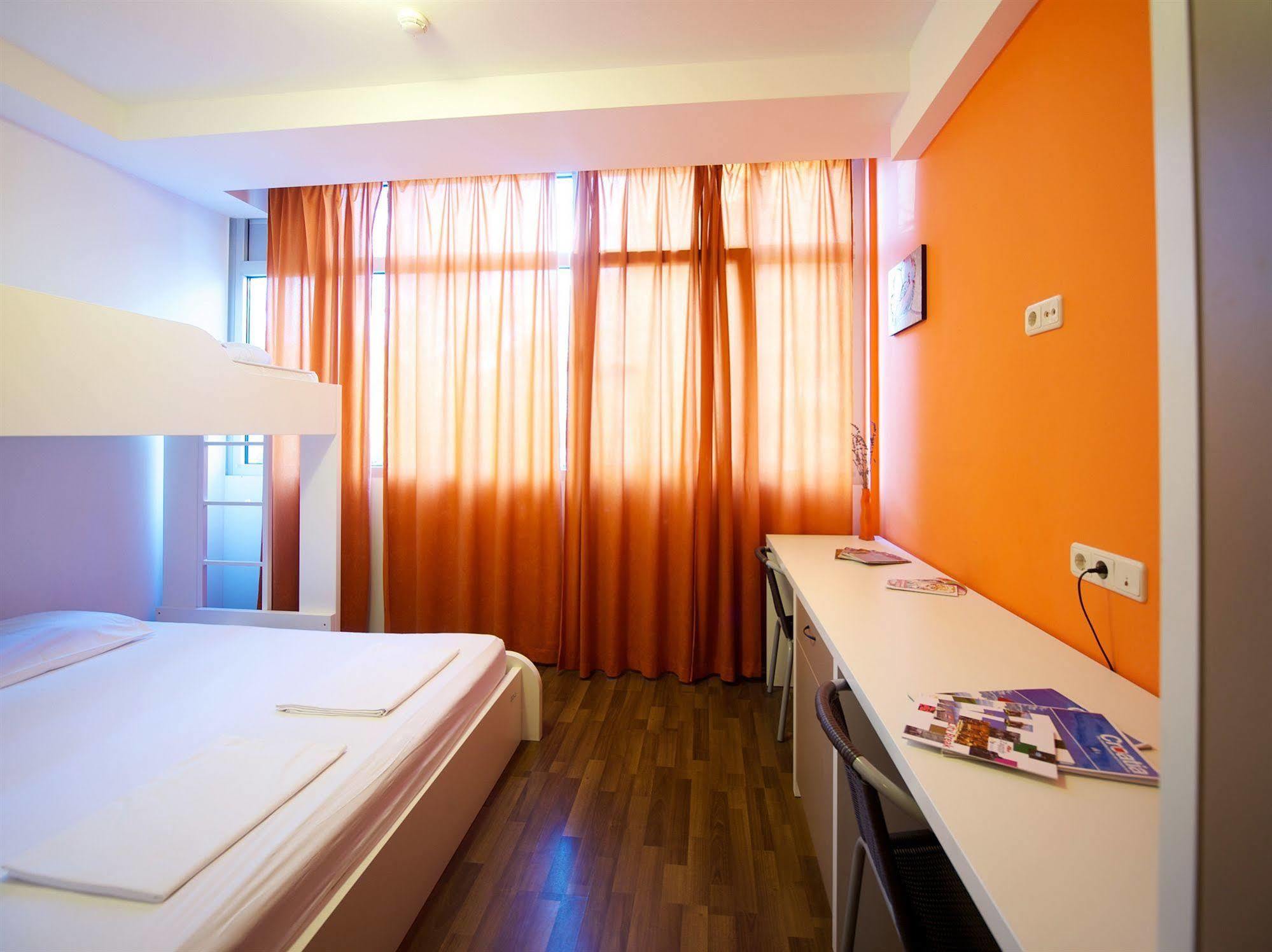 Funk Lounge Hostel Zagreb Buitenkant foto